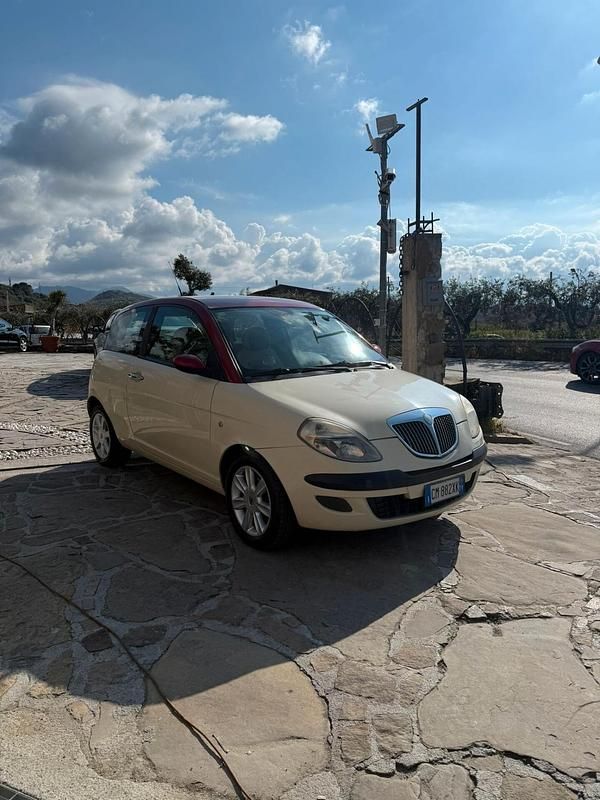 Usata Lancia Ypsilon 75 CV (55 kW) 2006 Beige Utilitaria
