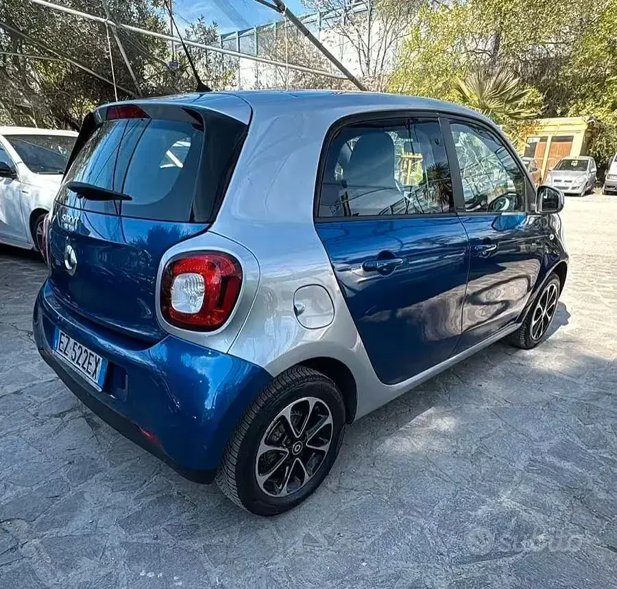 Usata Smart ForFour Passion 71 CV (52 kW) 2015 Blu Utilitaria