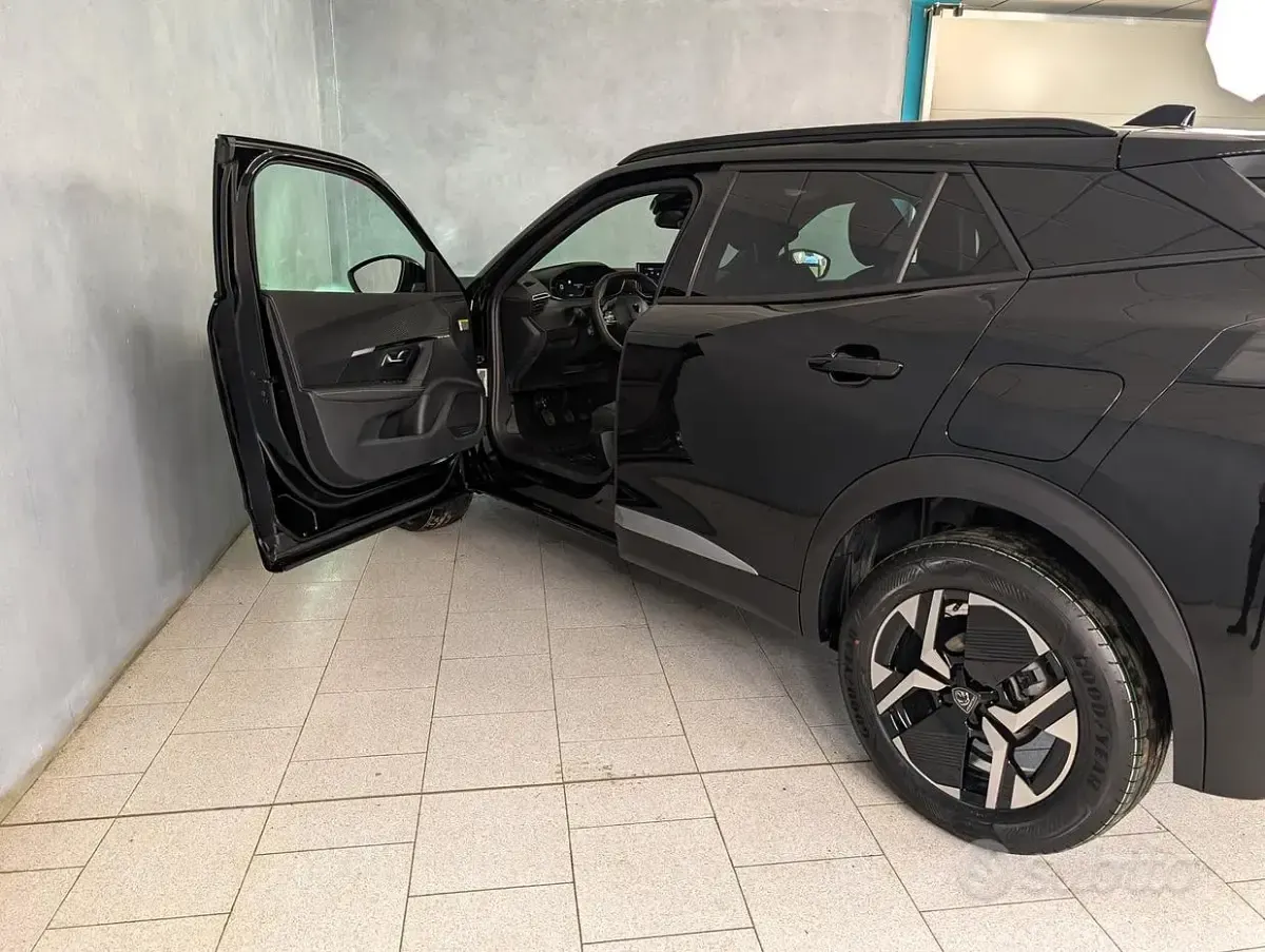 Nuova Peugeot 2008 Allure 100 CV (73 kW) 2025 Nero SUV
