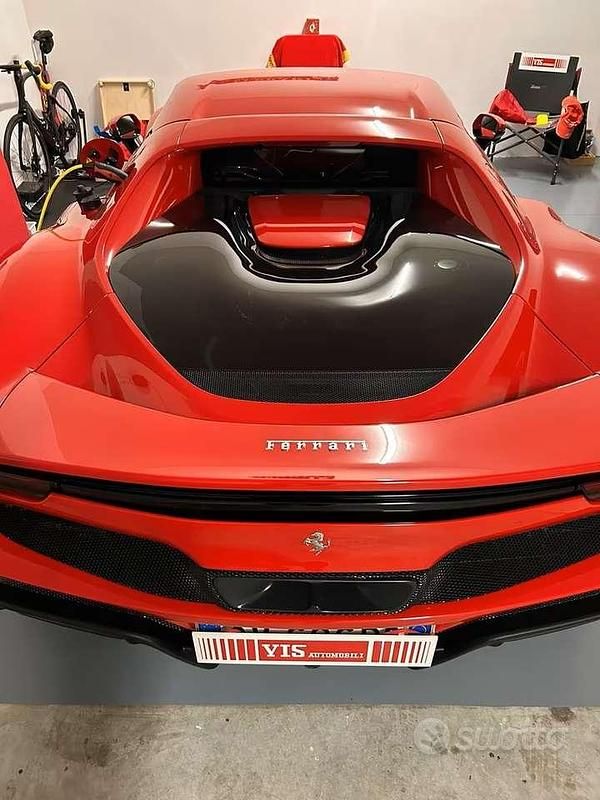 Usata Ferrari 296 829 CV (609 kW) 2024 Rosso corsa Coupé