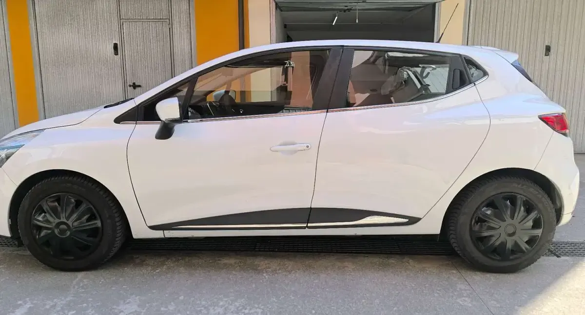 Usata Renault Clio IV Zen 75 CV (55 kW) 2018 Berlina