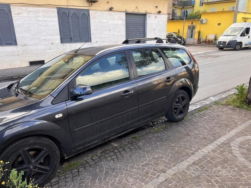 Usata Ford Focus 90 CV (66 kW) 2008 Grigio Station wagon