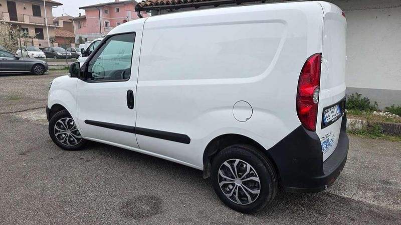 Usata Fiat Doblò Business 95 CV (69 kW) 2021 Bianco / pastello Monovolume