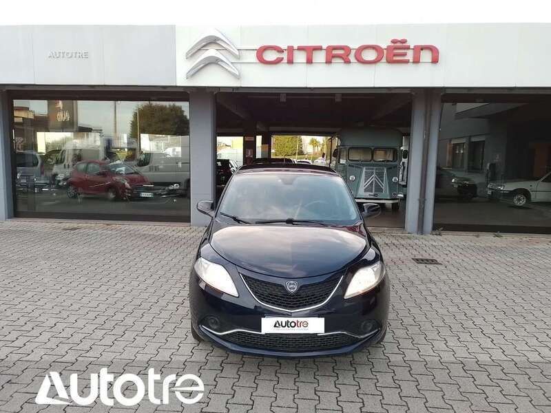 Usata Lancia Ypsilon Gold 69 CV (50 kW) 2018 Blu/azzurro Utilitaria