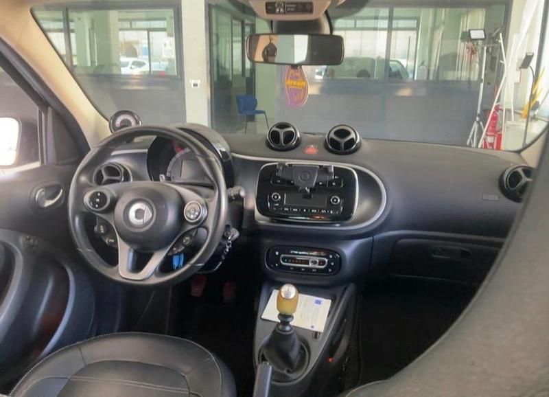 Usata Smart ForFour Prime 89 CV (65 kW) 2018 Nero Utilitaria