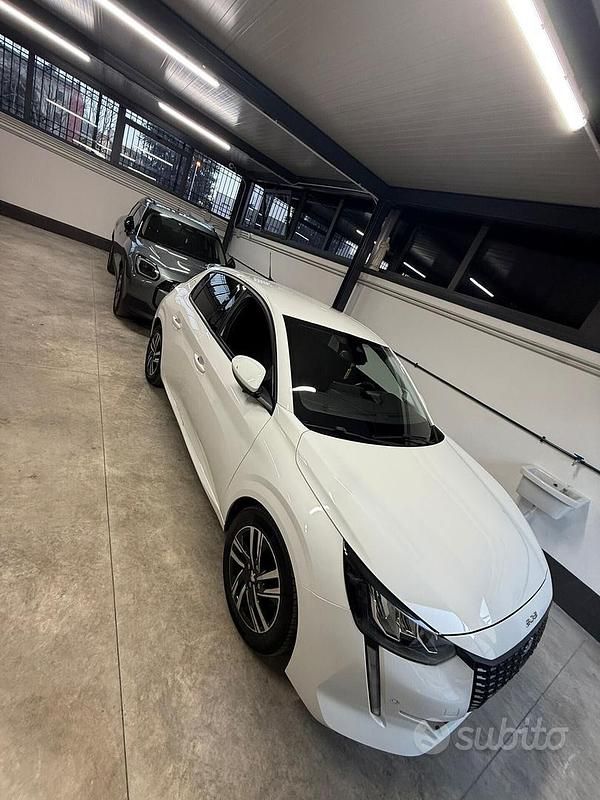 Usata Peugeot 208 100 CV (73 kW) 2024 Bianco Utilitaria