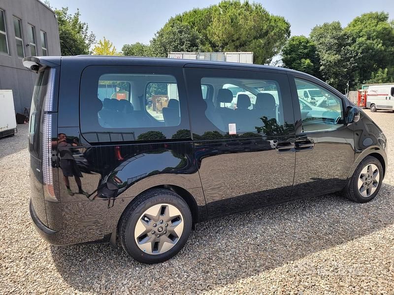 Usata Hyundai Staria 177 CV (130 kW) 2024 Nero Monovolume