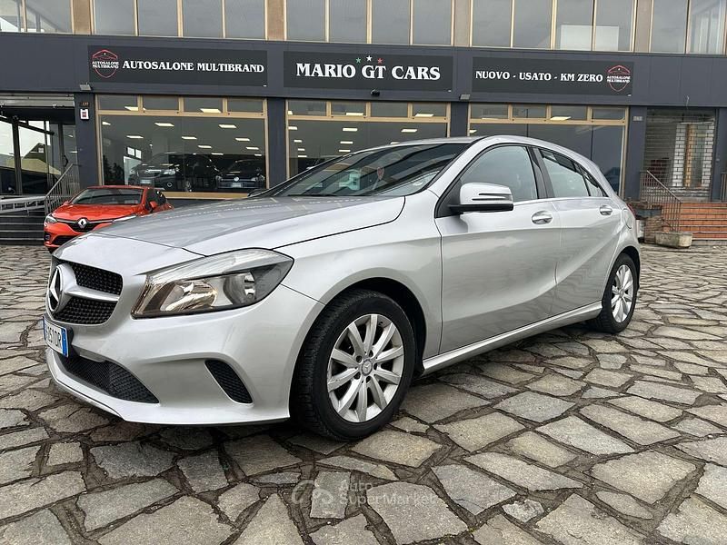 Usata Mercedes A180 109 CV (80 kW) 2017 Argento Berlina