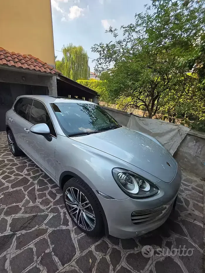 Usata Porsche Cayenne 240 CV (176 kW) 2010 Grigio SUV