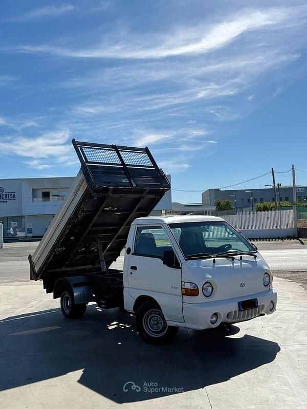 Usata Hyundai H 100 80 CV (58 kW) 2001 Bianco Utilitaria