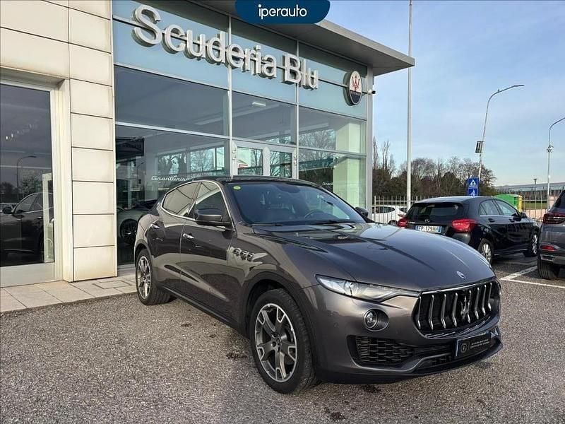 Usata Maserati Levante 250 CV (183 kW) 2021 Grigio metallizzato SUV