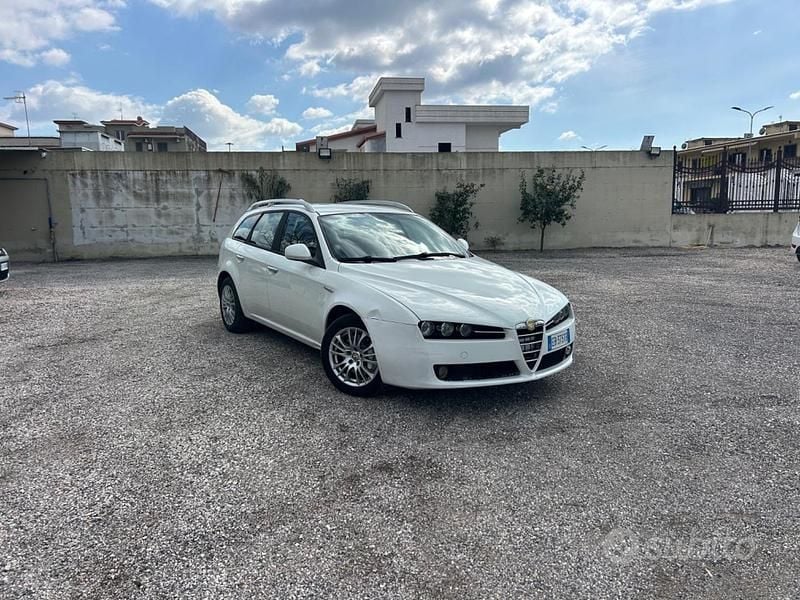 Usata Alfa Romeo 159 Progression 119 CV (87 kW) 2010 Bianco Station wagon