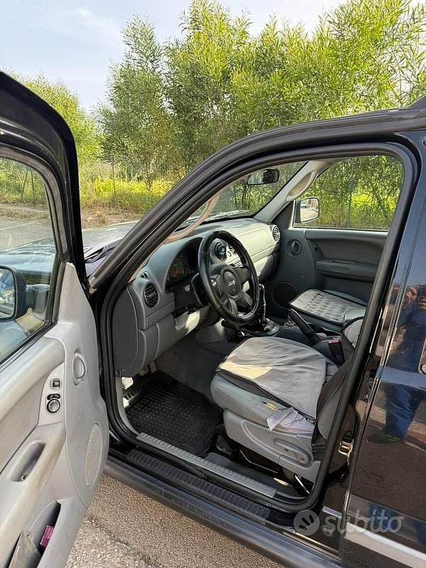 Usata Jeep Cherokee 2005 Nero SUV