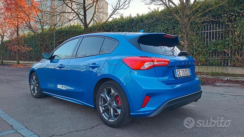Blu Usata 2021 Ford Focus ST-Line X Tre volumi | 14.950 € - Immagine 1/4