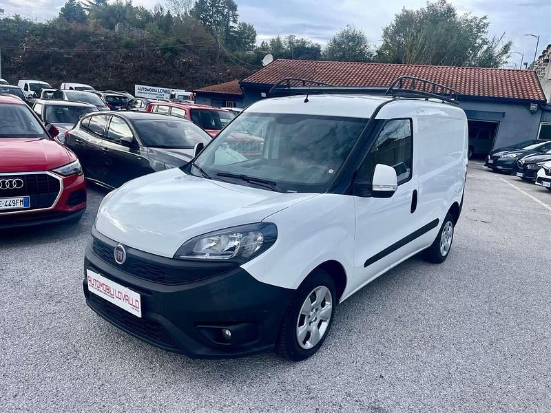 Usata Fiat Doblò Lounge 105 CV (77 kW) 2021 Bianco Monovolume