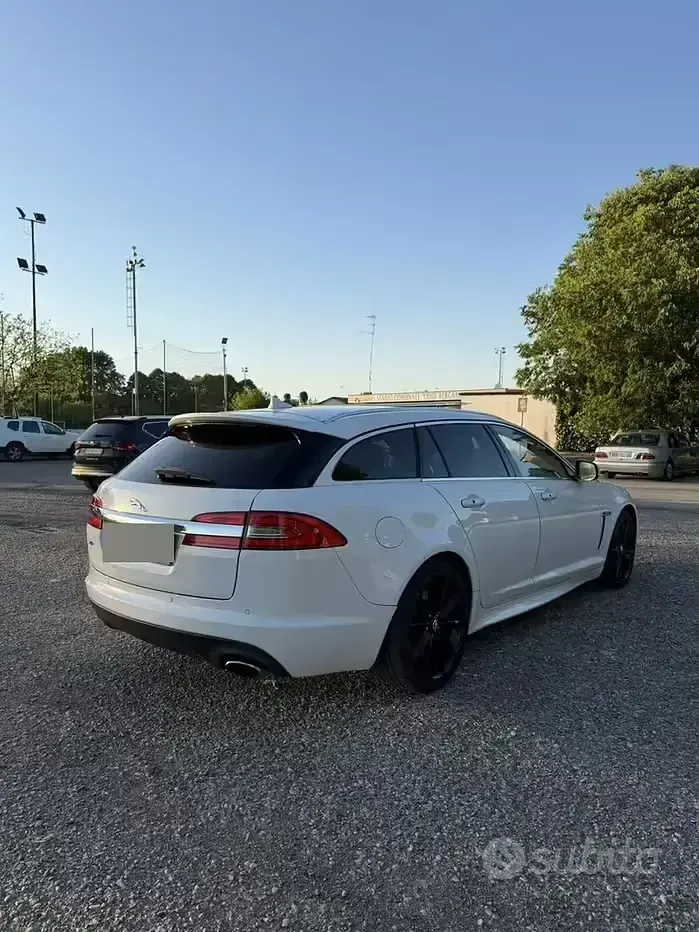 Usata Jaguar XF Sportbrake Premium Luxury 200 CV (147 kW) 2014 Bianco Station wagon