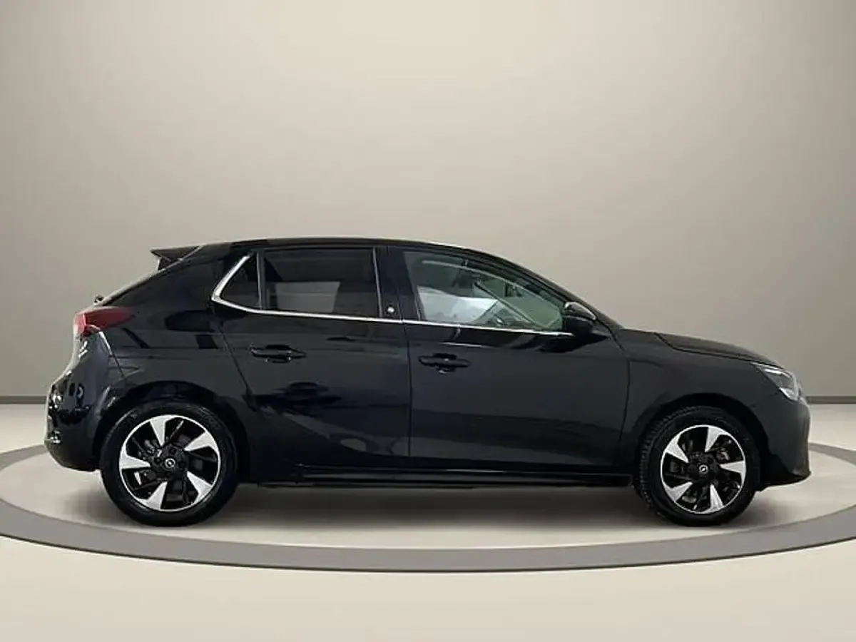 Begagnad Opel Corsa-e Elegance 100 kW (136 HK) 2021 Svart Halvkombi