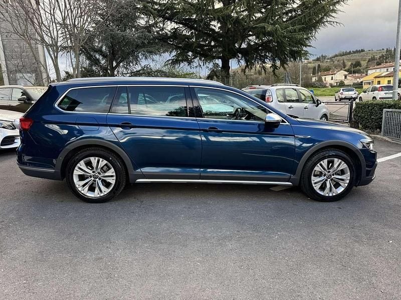 Usata VW Passat Alltrack 200 CV (147 kW) 2021 Blu/azzurro Station wagon