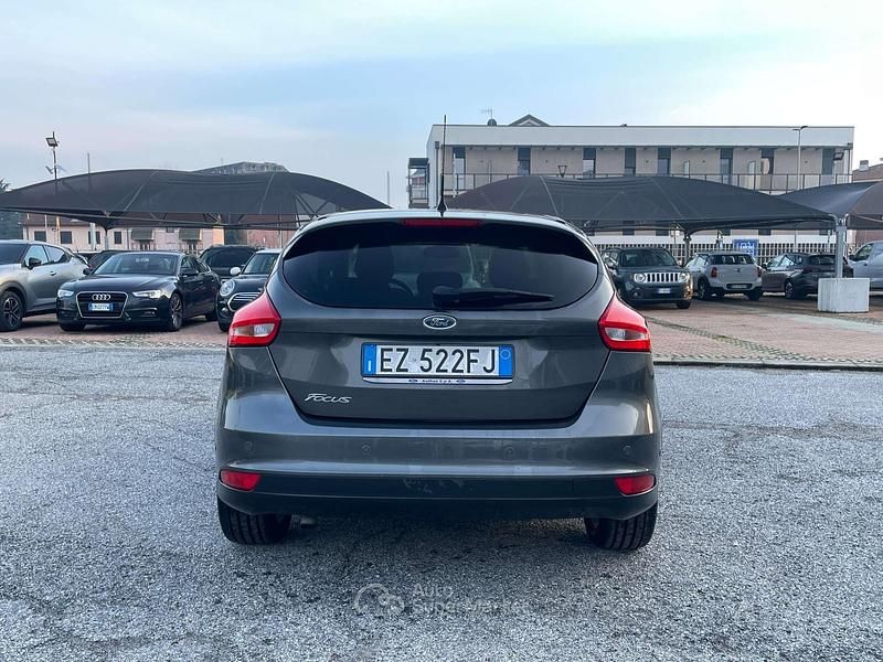 Usata Ford Focus Titanium 120 CV (88 kW) 2015 Grigio Berlina