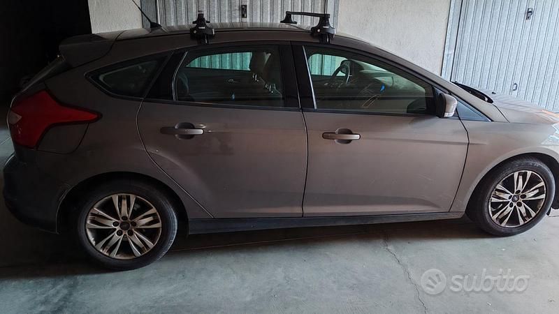 Usata Ford Focus 125 CV (91 kW) 2012 Grigio Berlina