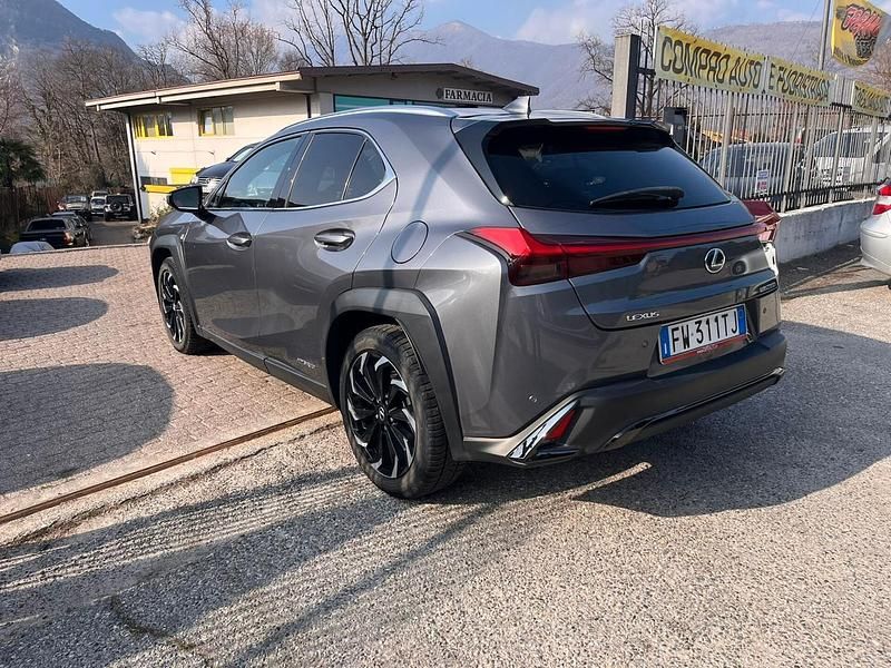 Usata Lexus UX 250h Sport Line 183 CV (134 kW) 2019 Grigio SUV
