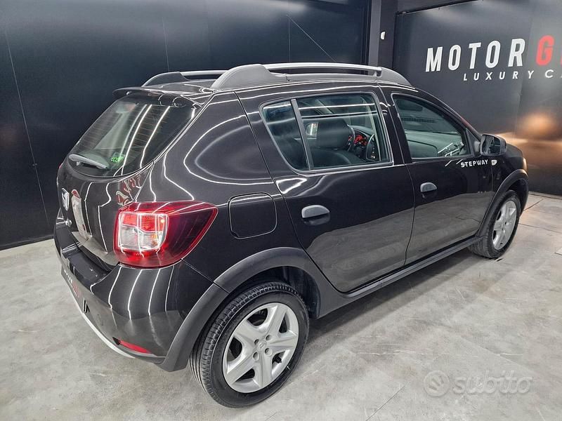 Begagnad Dacia Sandero Prestige 90 HK (66 kW) 2013 Svart Sedan