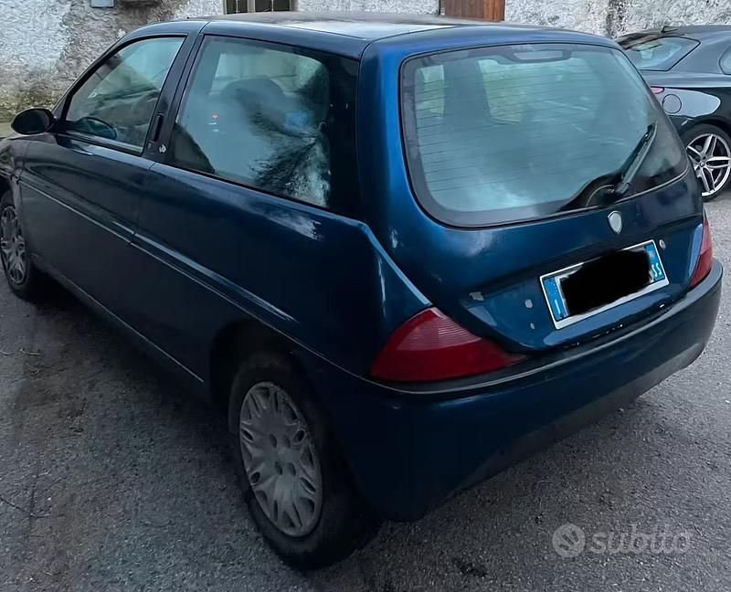 Usata Lancia Ypsilon 60 CV (44 kW) 2000 Blu Utilitaria