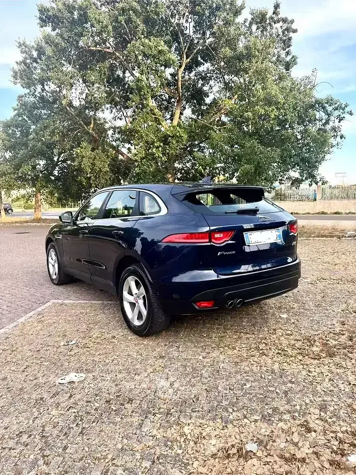 Usata Jaguar F-Pace Portfolio 180 CV (132 kW) 2018 Bluazzurro SUV