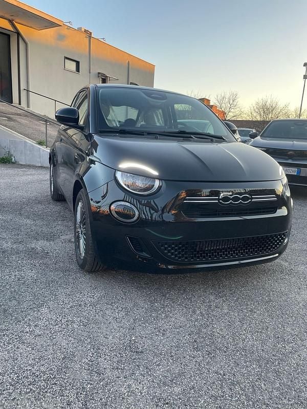 Nuova Fiat 500 Icon 65 CV (47 kW) 2026 Nero Berlina