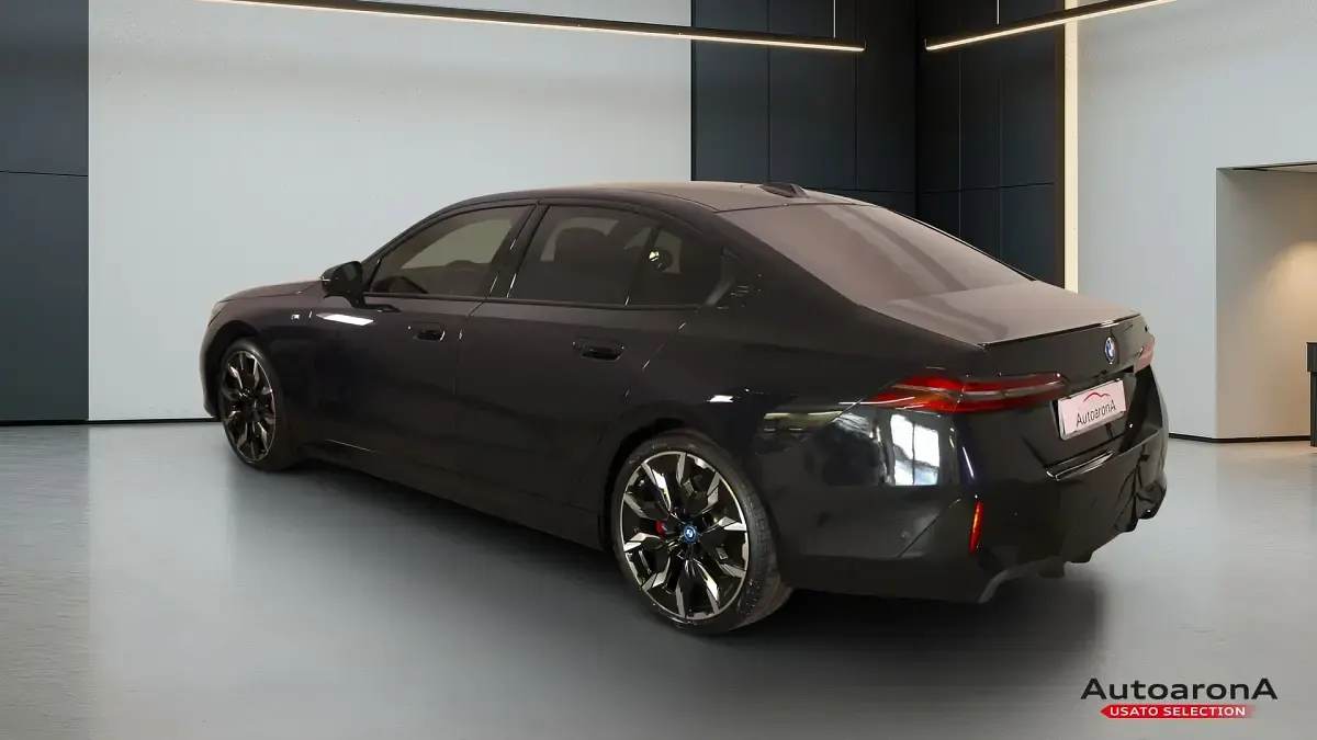 Usata BMW i5 M Sport 250 kW (340 CV) 2025 Nero Berlina