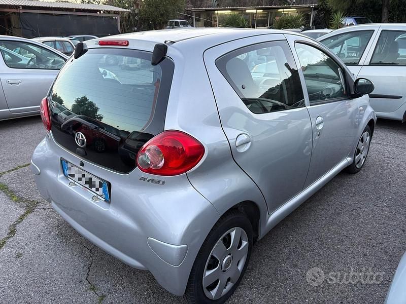 Usata Toyota Aygo Sol 67 CV (49 kW) 2007 Grigio Utilitaria