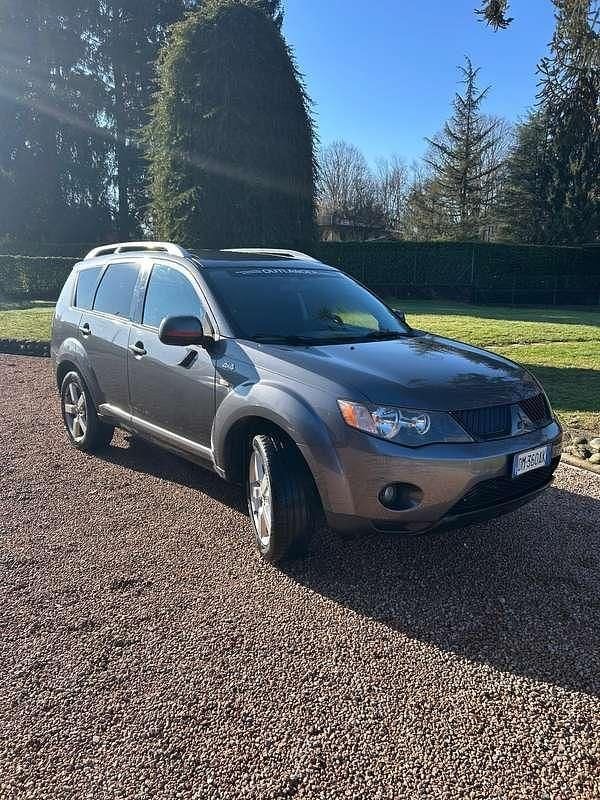 Usata Mitsubishi Outlander Instyle 140 CV (102 kW) 2007 Grigio SUV