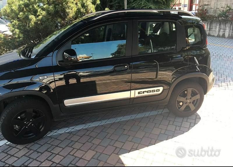 Usata Fiat Panda Cross Cross 90 CV (66 kW) 2017 Nero Utilitaria