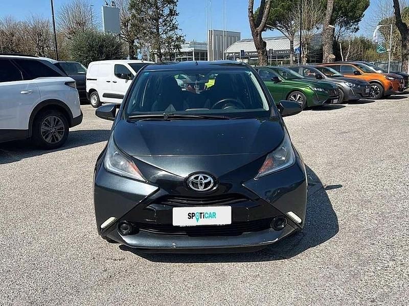Usata Toyota Aygo Business Edition 69 CV (50 kW) 2018 Grigio shark Utilitaria