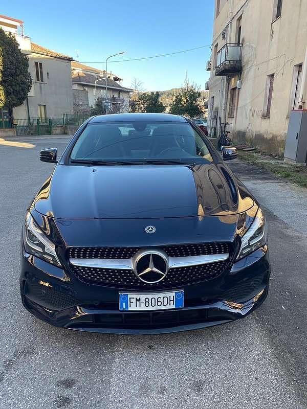 Usata Mercedes CLA220 Edition 177 CV (130 kW) 2017 Blu/azzurro Berlina