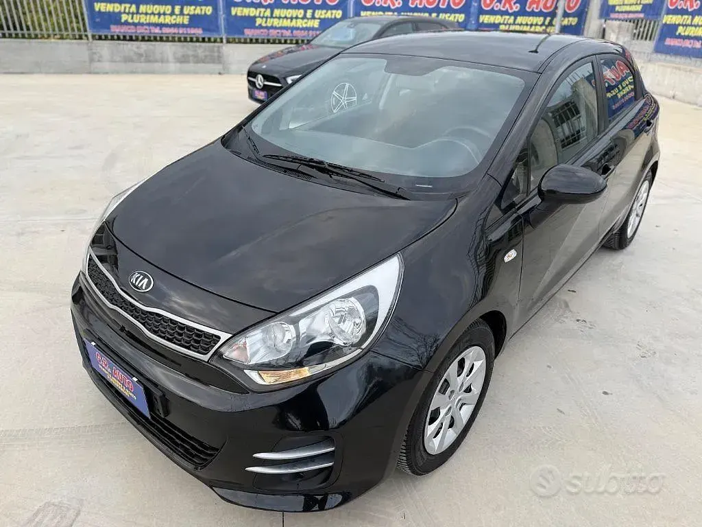 Usata Kia Rio Active 84 CV (61 kW) 2015 Nero Berlina