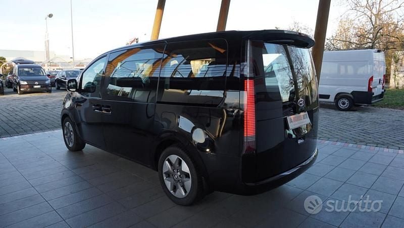 Usata Hyundai Staria 177 CV (130 kW) 2023 Nero Monovolume