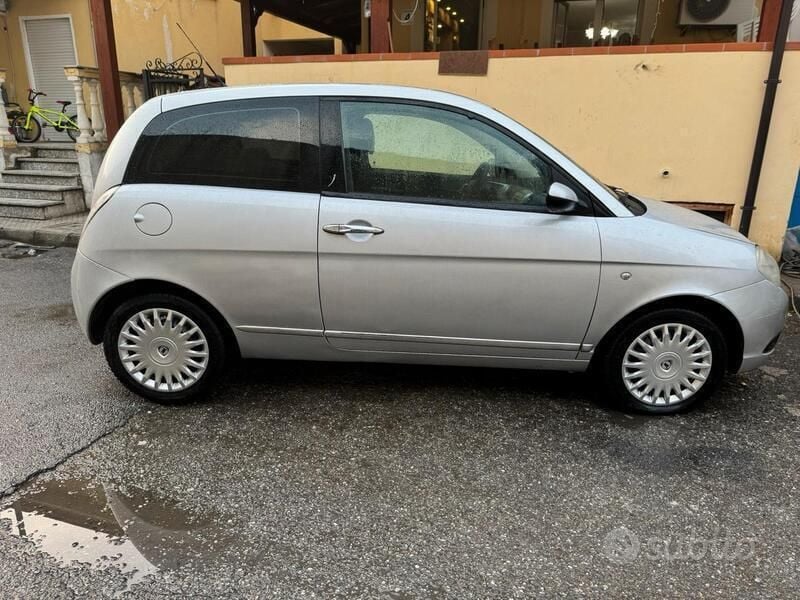Usata Lancia Ypsilon 69 CV (50 kW) 2008 Grigio Utilitaria