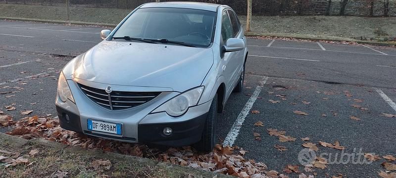 Usata SsangYong Actyon 141 CV (103 kW) 2008 Grigio Berlina