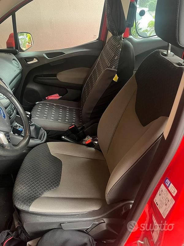 Usata Ford Tourneo Courier 75 CV (55 kW) 2017 Rosso Monovolume