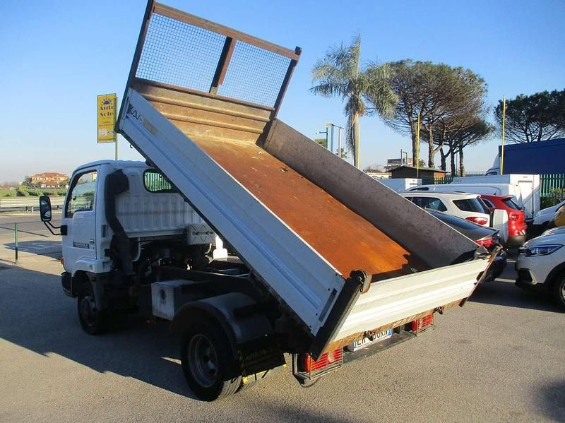 Usata Nissan Cabstar 106 CV (77 kW) 2001 Bianco Pick-up