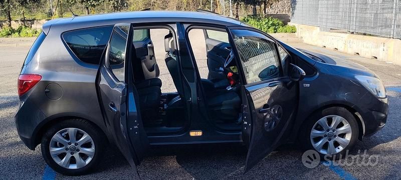 Usata Opel Meriva 101 CV (74 kW) 2012 Grigio Monovolume