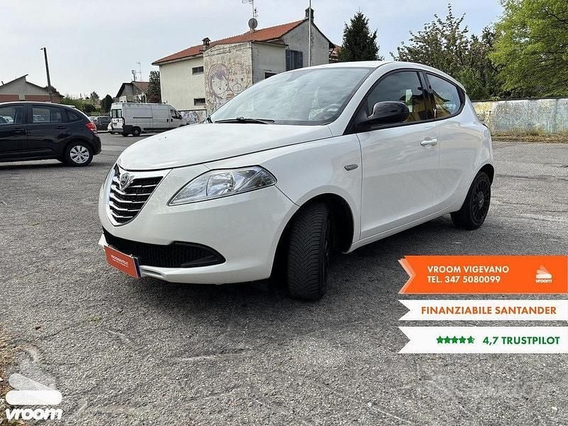 Usata Lancia Ypsilon 69 CV (50 kW) 2015 Bianco Utilitaria