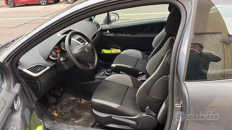 Usata Peugeot 208 88 CV (64 kW) 2008 Grigio Utilitaria