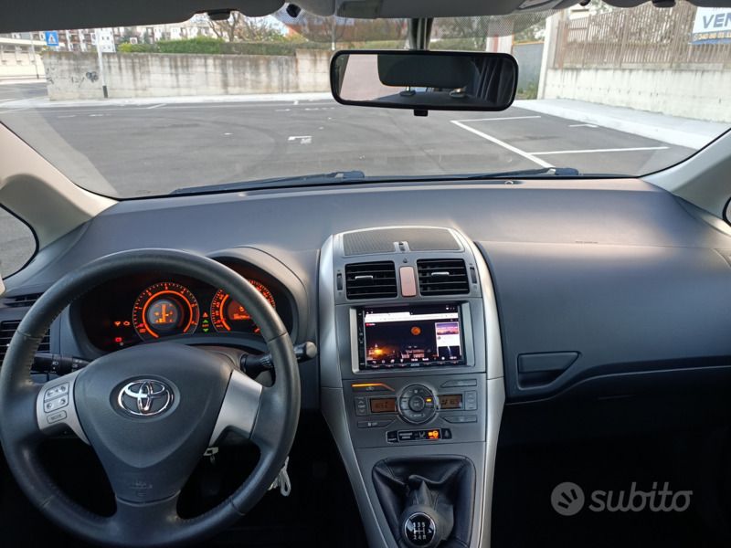 Usata Toyota Auris 90 CV (66 kW) 2007 Grigio Utilitaria