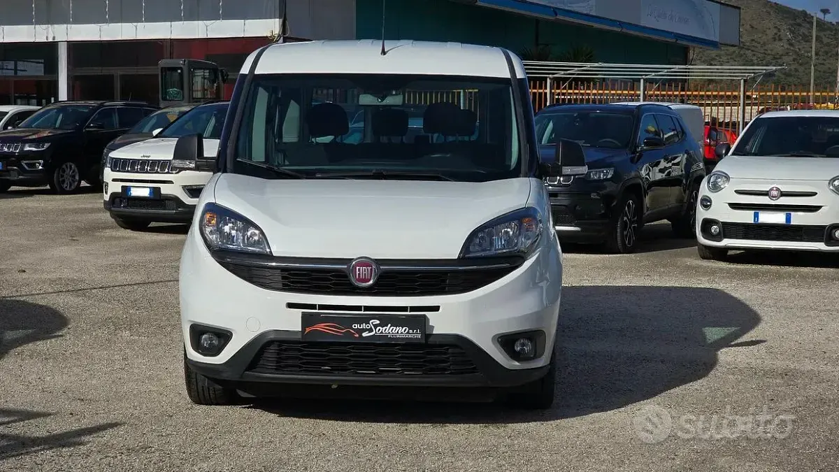 Usata Fiat Doblò Lounge 105 CV (77 kW) 2021 Bianco Monovolume