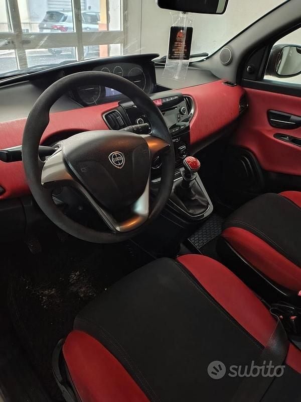 Usata Lancia Ypsilon Gold 69 CV (50 kW) 2012 Giallo Utilitaria