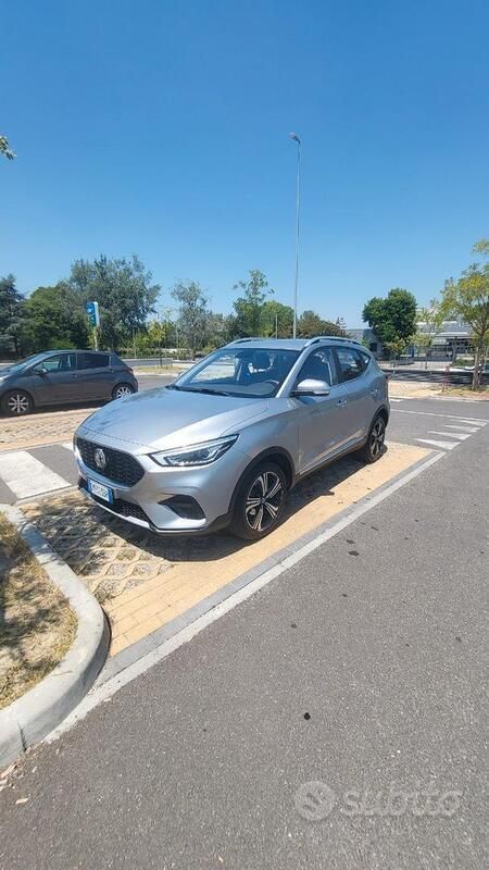 Usata MG ZS 106 CV (77 kW) 2023 Grigio Berlina