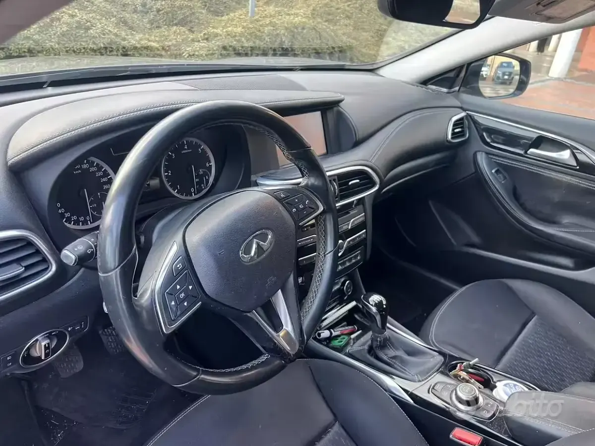 Usata Infiniti Q30 109 CV (80 kW) 2016 Grigio Berlina