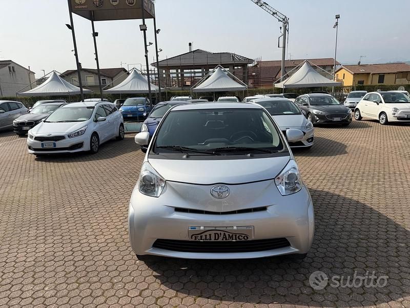 Usata Toyota iQ 68 CV (50 kW) 2010 Grigio Utilitaria